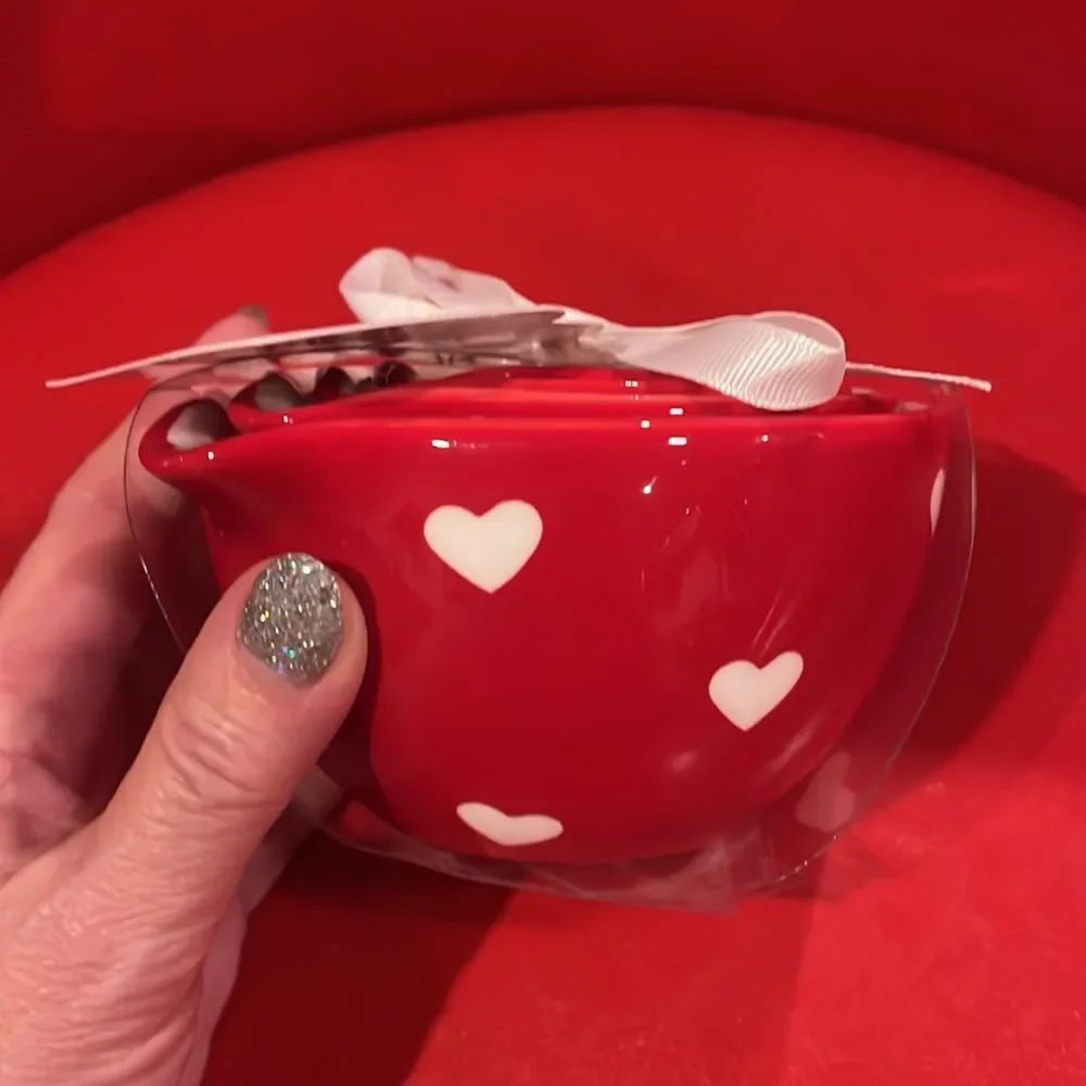 NWT Valentine measuring cups